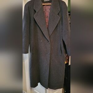 Vintage Signature coats by Miss Harwood dark gray 100% wool button-down coat.